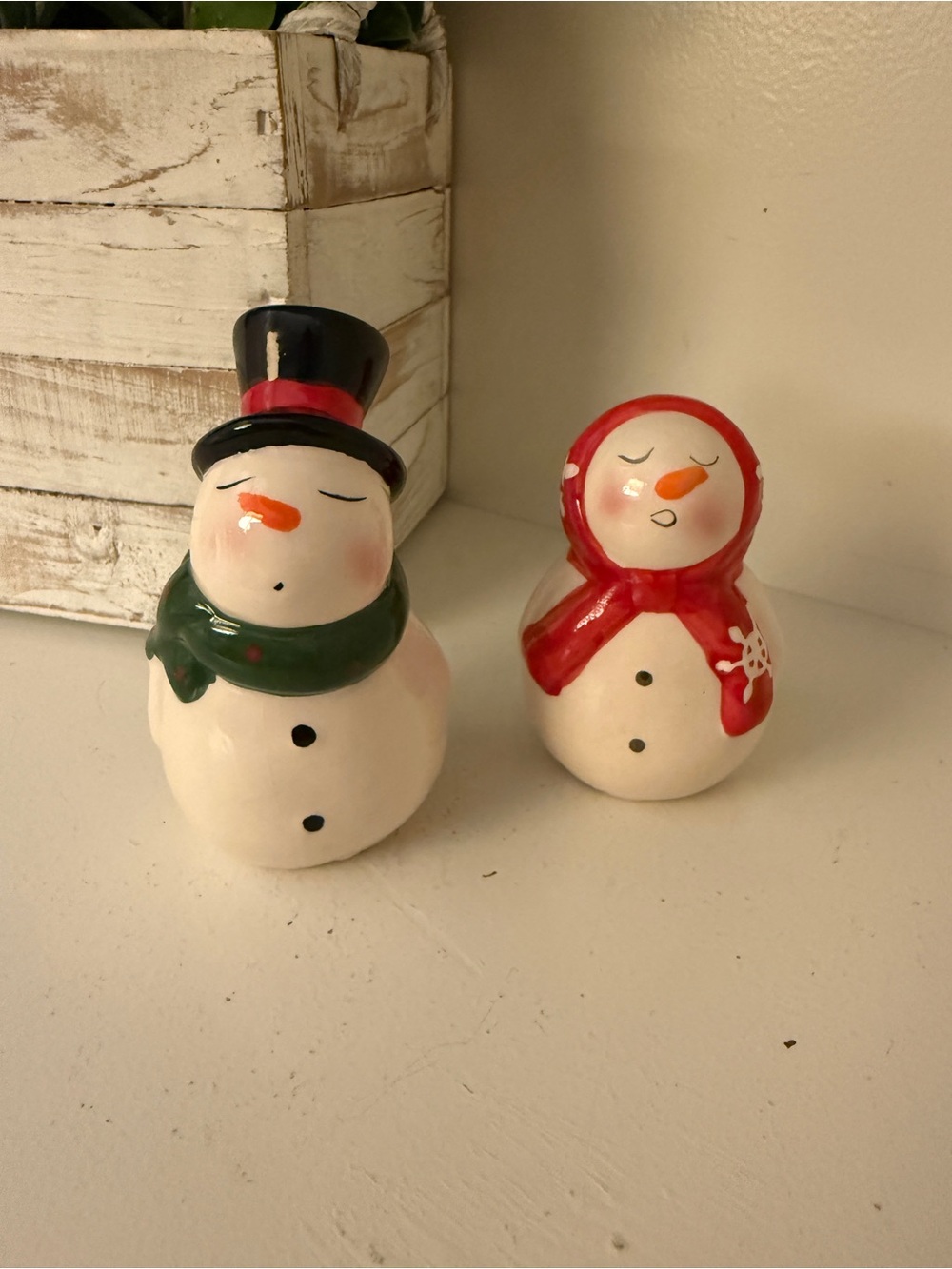 Snowman Couple Ceramic Salt & Pepper Shakers Christmas Holiday Decor